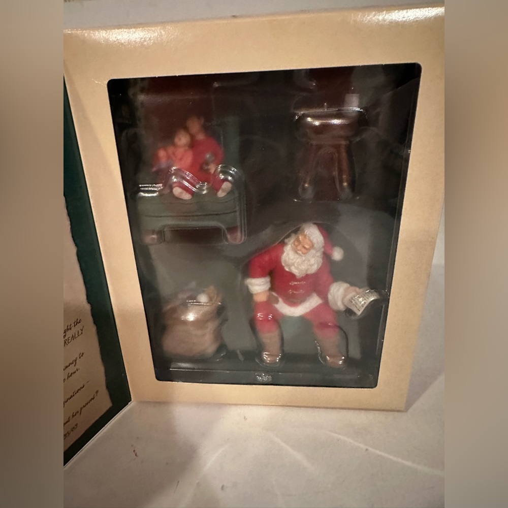 2002 Hallmark Santa’s Big Night collectors club
